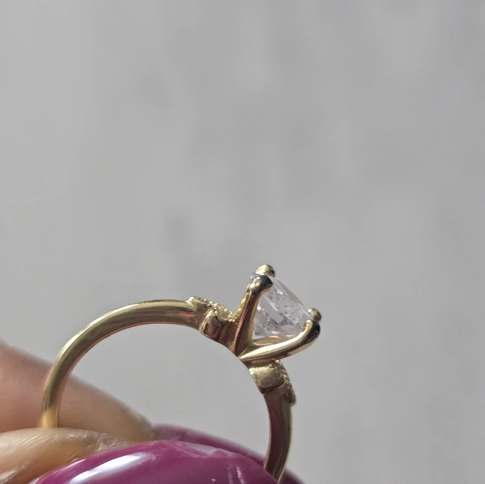 Macy's Women Engagement Ring Size 6 Gold Plated has a small blemish - Picture 4 of 9